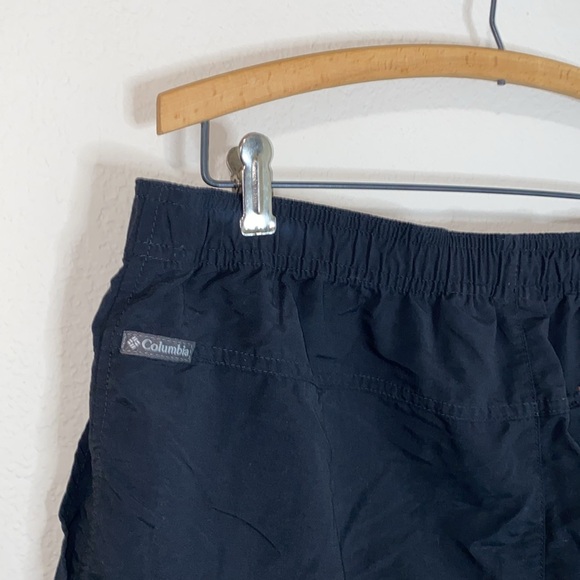 🎱Large Men’s 5.5” inseam Black Columbia swim shorts! - Picture 2 of 8